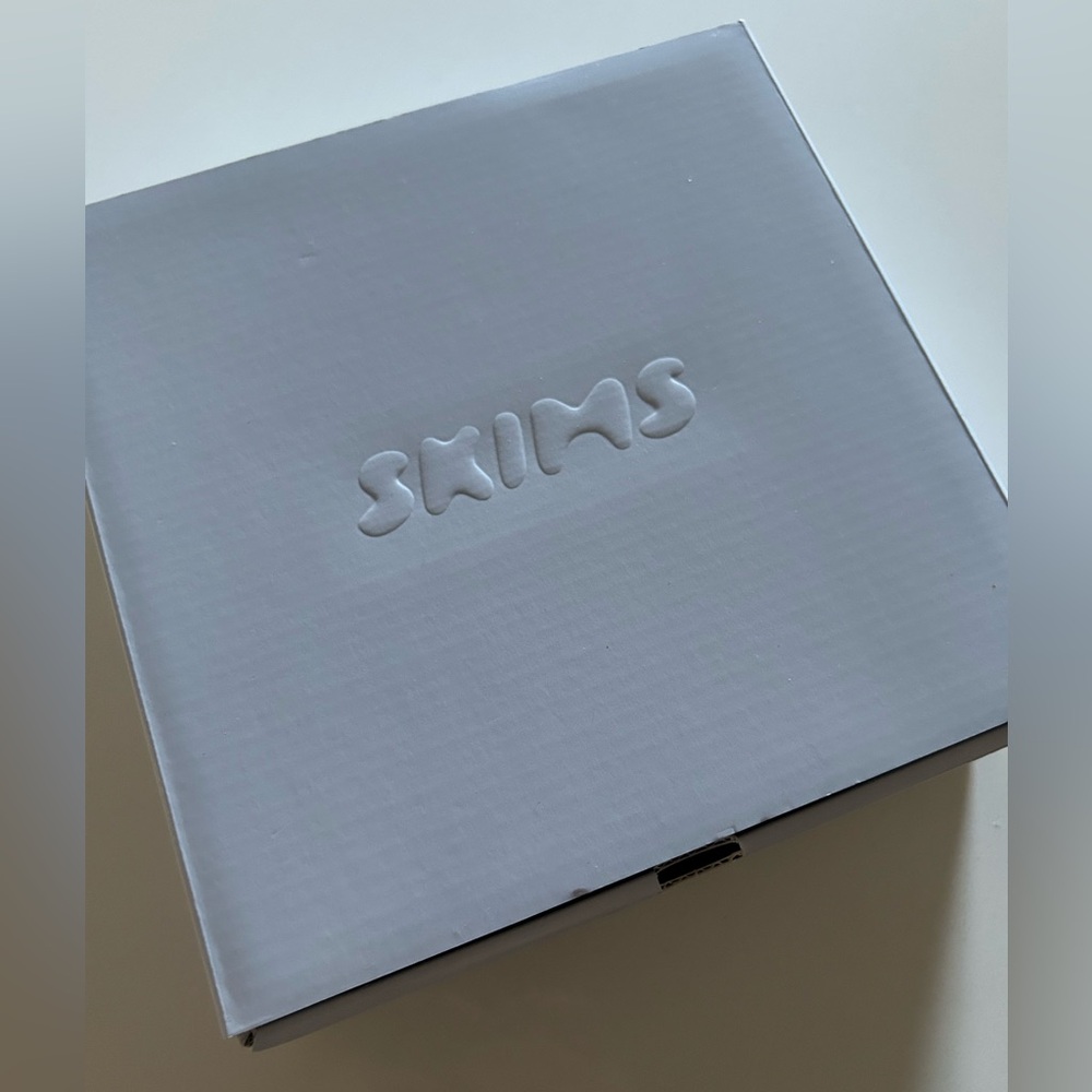 SKIMS BLUE EMPTY GIFT BOX DISPLAY